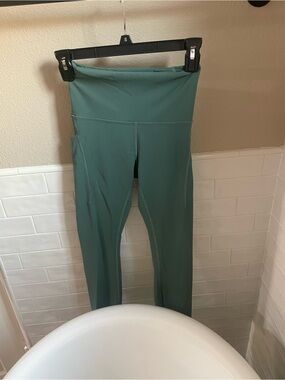 Lululemon Wunder Train HR Tight 25” in green